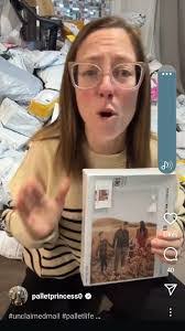 Rhonda Vickers's Instagram, Twitter & Facebook