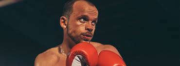 Robert Baltaru vence combate do Boxe Profissional