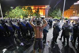La fel, cand vorbim despre un miting al sindicatului x, din sanatate, sau educatie, sau din zona penitenciarelor, de exemplu, acela este un. Ce A Fost La Fel Èi Ce A Fost Diferit La Mitingul Din 10 August Ne Prefacem CÄ Totul E Bine A Fost PuÈin Deranj Dar ToatÄ Lumea Èi A FÄcut Datoria