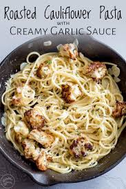 This Roasted Cauliflower With Creamy Garlic Pasta Is An Elegant Yet Simple Vegetarian Pas Cauliflower Pasta Delicious Vegetarian Dinner Vegetarian Recipes Easy