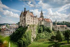 It was built in around 1500 on the northwestern fringes of the city centre, both as a splendid residence and as a fortified castle; German Castle Hunt 5 Top Itineraries Around The Country