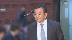 ☞jtbc유튜브 구독하기 앵커 과거 김학의 전 법무부 차관에 대한 불법 출국금지 의혹 사건 수사 당시 외압 행사 의혹을 받는 이성윤. ê¹€í•™ì˜ ì¶œêµ­ê¸ˆì§€ 2ì°¨ë¡€ ê¸°ê°í•œ ê²€ì°° ìœ¤ì¤'ì²œ ê¹€í•™ì˜ ë‚˜ì™€ ë†€ì•˜ë˜ ì£„ ê°€ ìžˆë‹¤