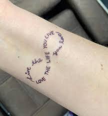 Dipende molto dalla tipologia di tatuaggio e da. Tatuaggio Infinito Significato Idee E Immagini Tatuaggio Co