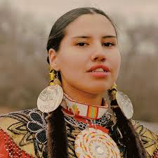 Tom Burnside (the husband of Mabel Myers), working as a silversmith in Pine  Springs, Arizona