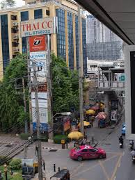 Quais são os restaurantes perto de king royal garden inn? Bangkok Wandering Wombats