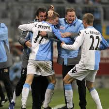 Bender had a career high market value of €18 million during his title winning seasons with dortmund. Lars Und Sven Bender Beenden Karriere Marco Kurz Erinnert An Anfange Bei 1860