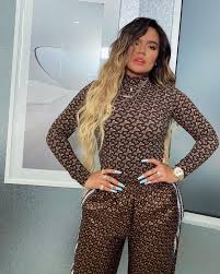 The colombian singer really has her safety tips. Rosala Fans Point Out Karol G And Accuse Her Of Plagiarism The Daily News Box