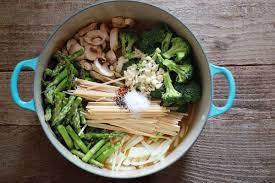 One Pot Vegetarian Pasta Primavera Recipe From Oh My Veggies Recipe Pasta Primavera Recipe Vegetarian Recipes One Pot Vegetarian