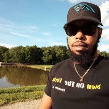 Vee Walker's Instagram, Twitter & Facebook