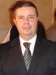 Petistas e tucanos se unem em Minas para eleger Dilma presidente e  candidato de Aécio governador