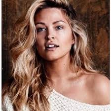 Lisa Leoni's Instagram, Twitter & Facebook