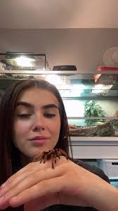 Aleksandra Guzik's Instagram, Twitter & Facebook