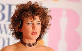 On 9 january 2015, annie mac played living for love on radio 1 during her evening dance show. Annie Mac To Leave Bbc Radio 1 Edm Maniac