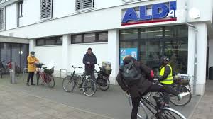 Das impfzertifikat enthält nur informationen zum impfstatus, den namen des geimpften, das geburtsdatum sowie impfstoff, impfdatum und impfdosis. Corona Schnelltests Betrug Bei Tests Von Aldi Moglich Berliner Morgenpost