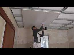 Dh Gipskartonplatten An Die Decke Schrauben Decke Abhangen Diy Video 12 Youtube Decke Diy Videos Schrauben