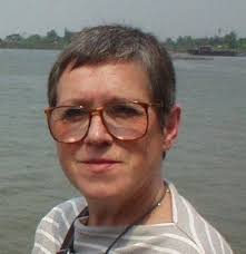 THE CHALLENGES FOR RUSSIA'S POLITICIZED ECONOmIC SYSTEm