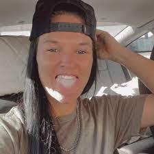 Dixie Rowland's Instagram, Twitter & Facebook