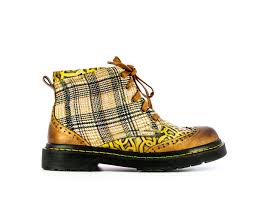 While things are heating up fast between emilio and katie, the actress is. Laura Vita Gucro 12 Boots