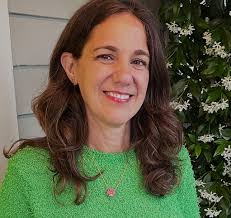 Lori Peck's Instagram, Twitter & Facebook