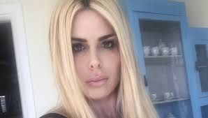 Come riporta il sito piùdonna, albano e romina nelle loro uscite mediatiche non risparmiano parole d'affetto reciproche che magari non potrebbero fare piacere. Loredana Lecciso L Incontro Con Al Bano Dilei