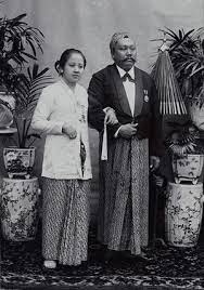 Dialah raden ajeng kartini djojo adhiningrat atau dikenal sebagai r.a kartini. Kartini Sosroningrat 1879 1904 Wikitree Free Family Tree