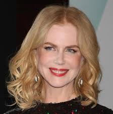 24 Simple Curly Hairstyles For Women Over 40