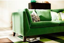 How To Style Luxe Chairs In Your Family Home Gronn Sofa Til Hjemmet Floyelsofa