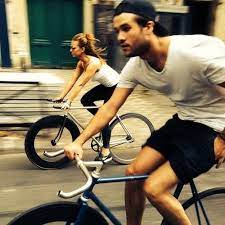 lettiemarsh getting shown around paris by fgl s friends across the channel メンズ スタイル 自転車 ファッション サイクリスト