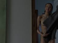 Naked Lilly Krug in Shattered (II) < ANCENSORED