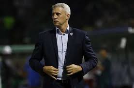 Mudança na gestão do futebol coloca Crespo em xeque no São Paulo