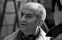 Au printemps sur les toits les girouettes tournent et font les coquettes avec le premier vent qui passe indifférent nonchalant. Louis De Funes Wikipedia