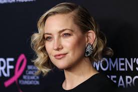 Six mois après son accouchement, Kate Hudson dévoile ses abdos