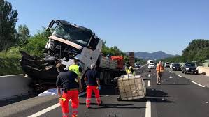 Trapassato prossimo e remoto 20 soluz ioni 22 o. Incidente Sulla A1 Scontro Camion Furgone Due Morti