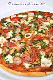 Une Pizza Qui Devrait Plaire Aux Amateurs De Fruits De Mer Le Pesto Apporte Une Touche Tonique Qui N Est Pas P Pizza Fruit De Mer Pizza Fruit Fruits De Mer