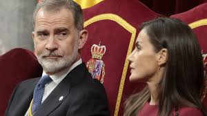 La soledad de Felipe: las ausencias de Letizia empañan la relación del rey  con su familia