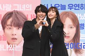 Yoon Shi Yoon And Hani Talk About The Unusual Subject Matter Of "You Raise  Me Up" In Press Conference