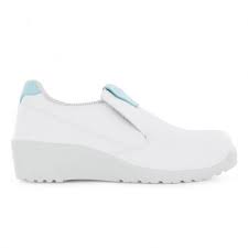 Des chaussures de cuisine noires avec coque de protection, normées s2 src esd, de type mocassins de sécurité. Chaussure Cuisine Femme Sophie S2 Src Nordways