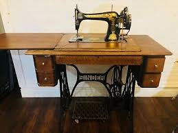 Antique singer sewing machines can be found in still working condition, and if you know what you're getting, these machines can last for even longer. Sewing Machines 1910 Singer Sewing Machine Model