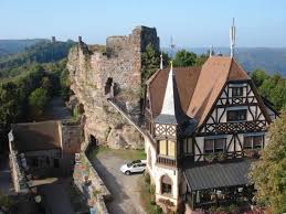 C'est cette position qui lui vaudra le surnom d' «œil de l'alsace» depuis le concile de constance en. Chateau Du Haut Barr Surnomme L Oeil De L Alsace Picture Of Chateau Du Haut Barr Saverne Tripadvisor