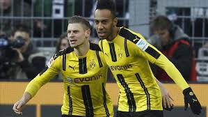 Der fußballspieler lukasz piszczek ist in der saison 2020/2021 bei borussia dortmund unter vertrag und wird dort in der abwehr eingesetzt. Lukasz Piszczek At Borussia Dortmund For 1 More Year