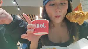 - trying Jollibee for the second time and i can finally say, i know why  there's hype for this