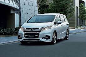 Minivans are a great way to get a bunch of people, plus a lot of luggage, from one place to another. Honda Odyssey J 2021 Price In Uae Reviews Specs August Offers Zigwheels