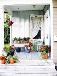 I'll show you how to use all of those things in creating rustic decor that is totally warm and cozy. Shabby Chic Decorating Ideas For Porches And Gardens Diy