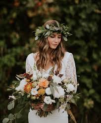 Un accessorio che si presta ad arricchire le acconciature realizzate con i capelli sciolti completando un outfit fresco e naturale con un mood . Acconciature Da Sposa Hairstyle E Look A Cui Ispirarsi