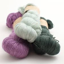 This is a tutorial on how to start a sock yarn blanket, pattern by shelly kang. 4 Ply Fingering Weight Yarns