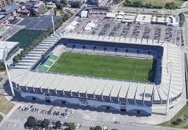 El sueño húmedo sería llegar a los casi 11.000 carnés vendidos en la temporada del último ascenso, cuando se dio un impulso importante tras tres temporadas consecutivas quedándose en el entorno de los 8.500 abonos. Estadios De Espana On Twitter Real Racing Club De Santander S Estadio El Sardinero Opened On This Day In 1988