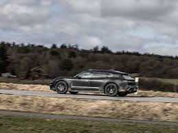 Porsche recently confirmed the production version of the mission e would be called the taycan, and now the automaker has released additional information about its upcoming electric vehicle. Erste Fahrt Im Porsche Taycan Cross Turismo Hoch Zu Ross Stern De