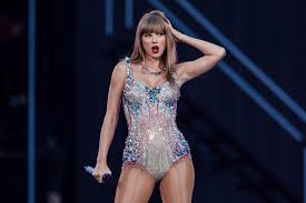 Taylor Swift Melts Hearts Online As Young Fan Tears Up Over Star's Gift  During Lisbon Concert: 'Never Gets Old' | Music Times