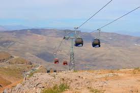 Acércate a farellones y valle nevado para descubrir el paisaje estival andino que surge cuando el sol derrite la nieve. Excursion De Verano Por Farellones Y Valle Nevado Desde Santiago 2021 Viator