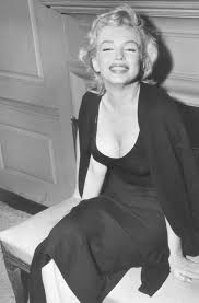 Touch device users, explore by touch or with swipe gestures. Eine Der Bekanntesten Personlichkeiten Aller Zeiten Marilyn Monroe Die Schauspielerin Starb 1962 Und Wurde Nur 36 Jahre Alt Sie Ist Eine Filmikone Und Gilt Als Archetypisches Sexsymbol Des 20 Jahrhunderts Stuttgarter Zeitung